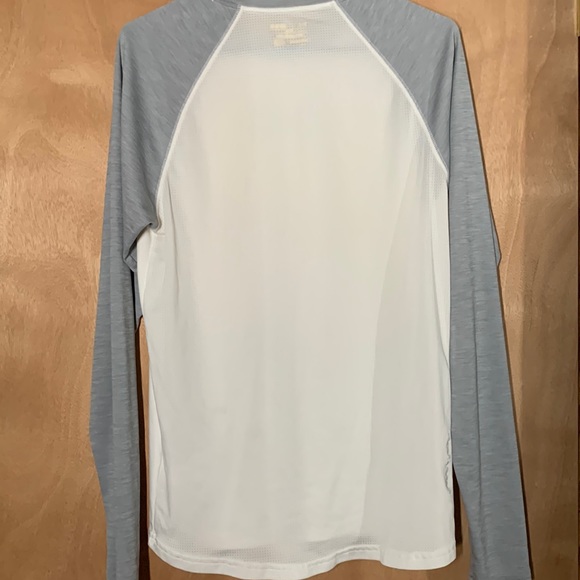 Under Armour long sleeve - Picture 6 of 7